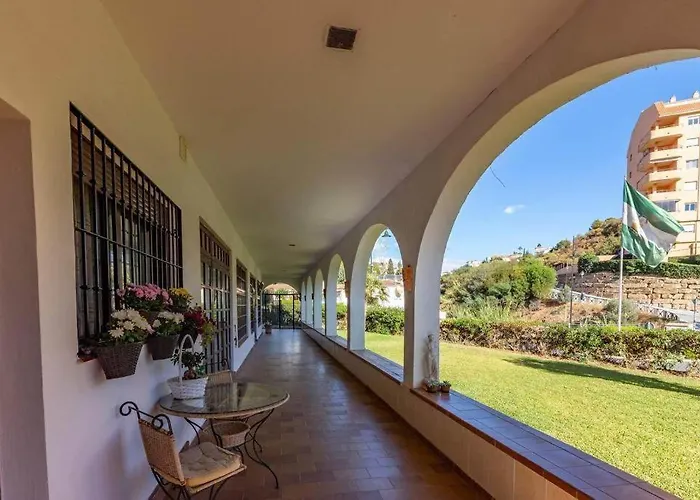 Beautiful And Elegant One Bedroom Apartment