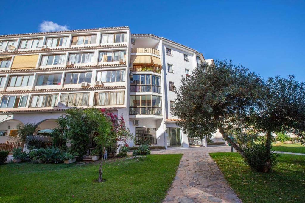 Beautiful And Elegant One Bedroom Appartement *